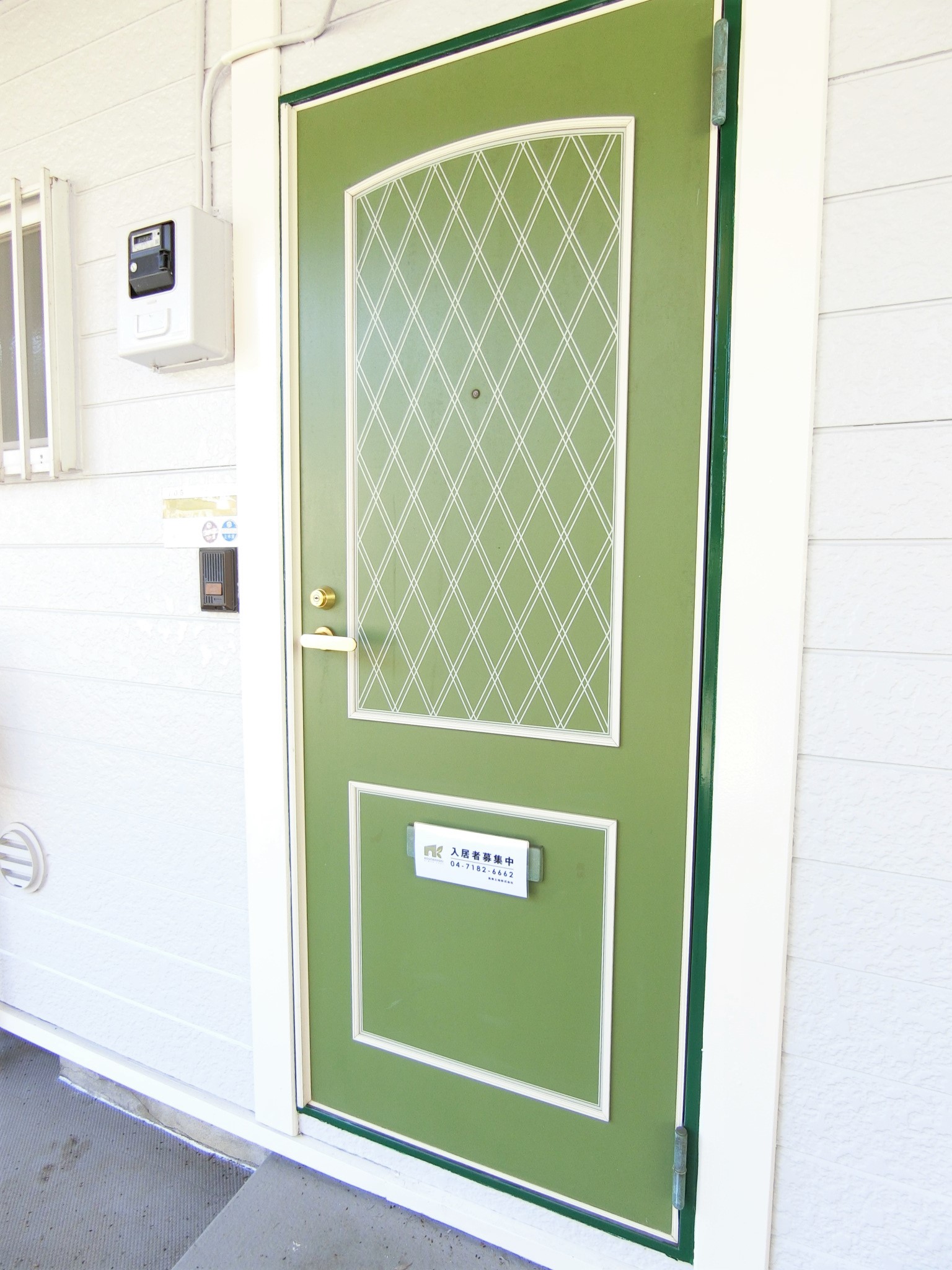 緑色のオシャレな玄関です！(玄関)