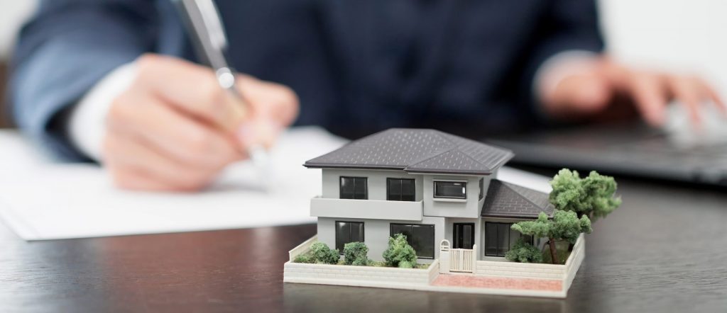 柏市の不動産売却に向けた事前準備と書類作成・住宅模型のイメージ