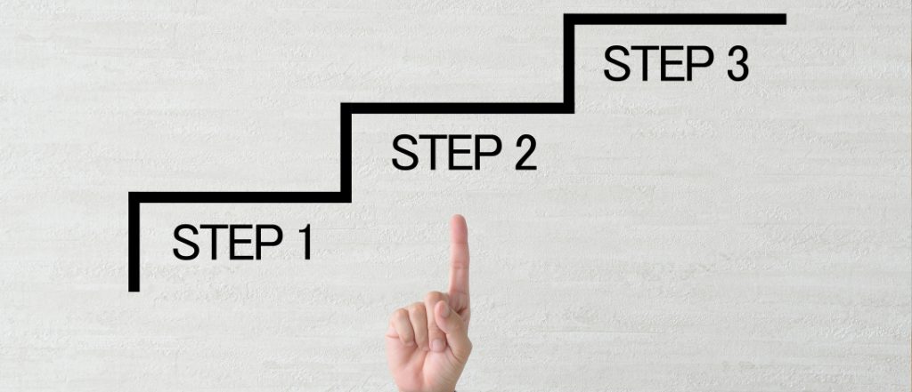 物件探しの進め方や購入までのステップを示すイラスト。STEP1・STEP2・STEP3と指さしで段階を説明し、不動産購入の流れや手順を視覚的に解説するイメージ