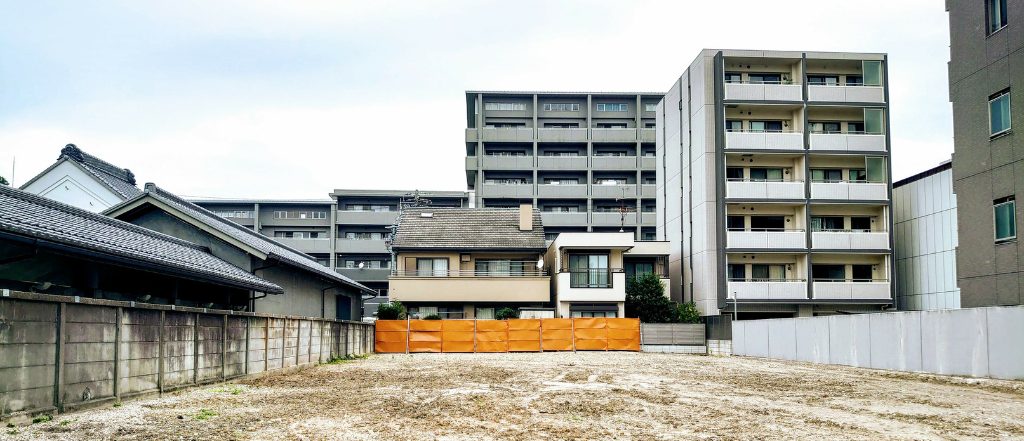 我孫子市の売地と周辺マンション。土地活用や不動産売却を考える際の代表的な事例写真